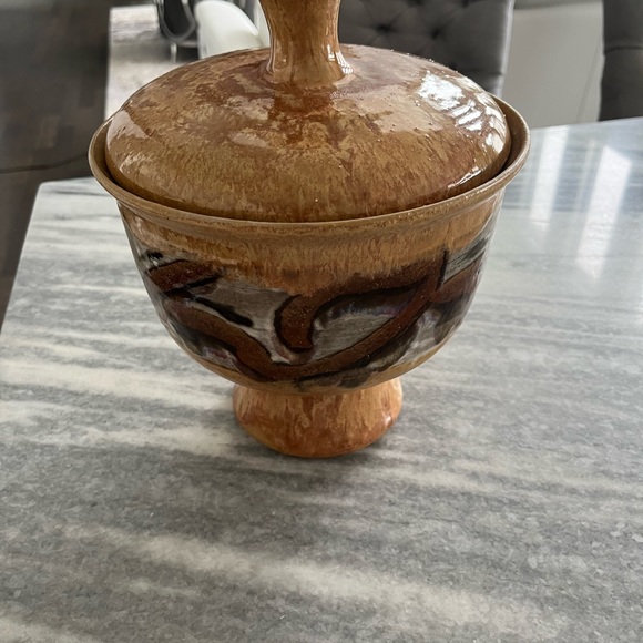 Amazing large vintage made by artisan covered serving vessel pot with lid - Picture 13 of 16